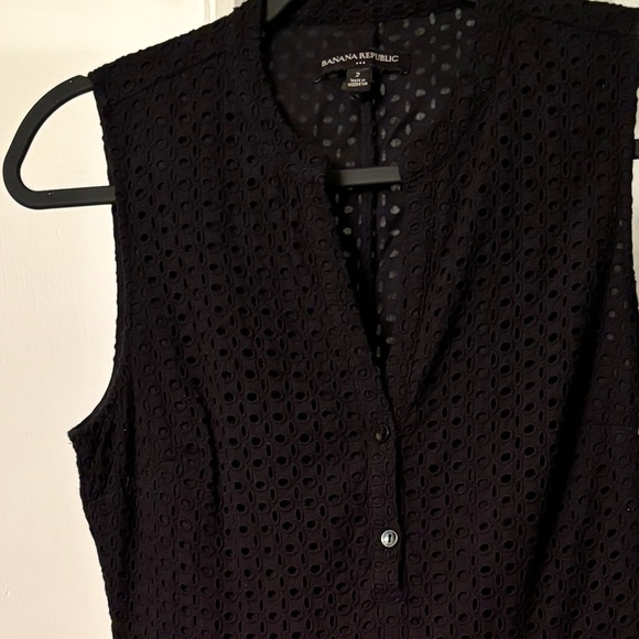 Excellent condition Banana Republic black fit and flare eyelet dress with liner. - Picture 7 of 9